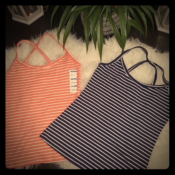 Old Navy Tops - 🌻FREE if you buy 3 Items 🌻spend 50 and up🌻